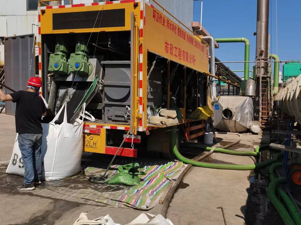 克井镇淤泥压干处理